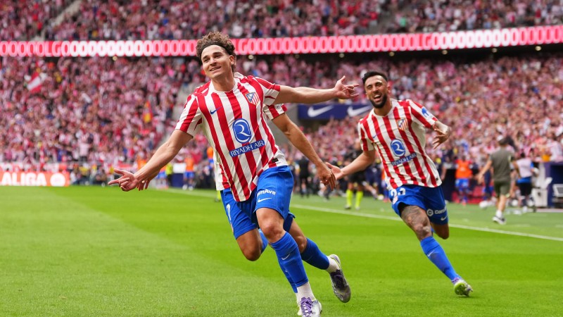 Con un Julián Álvarez intratable, Atlético de Madrid goleó a Real Madrid en un derbi histórico